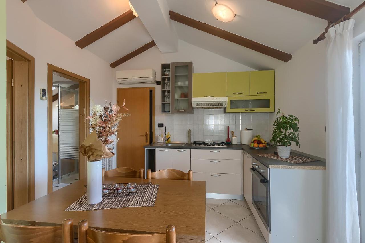 Apartments Ari And Bonnie - Cozy With Roof Terrace Pula Exterior photo