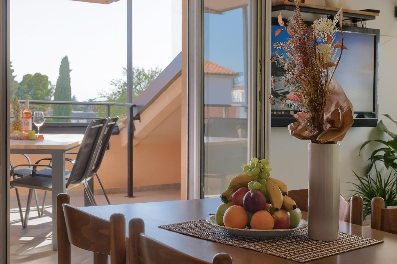 Apartments Ari And Bonnie - Cozy With Roof Terrace Pula Exterior photo