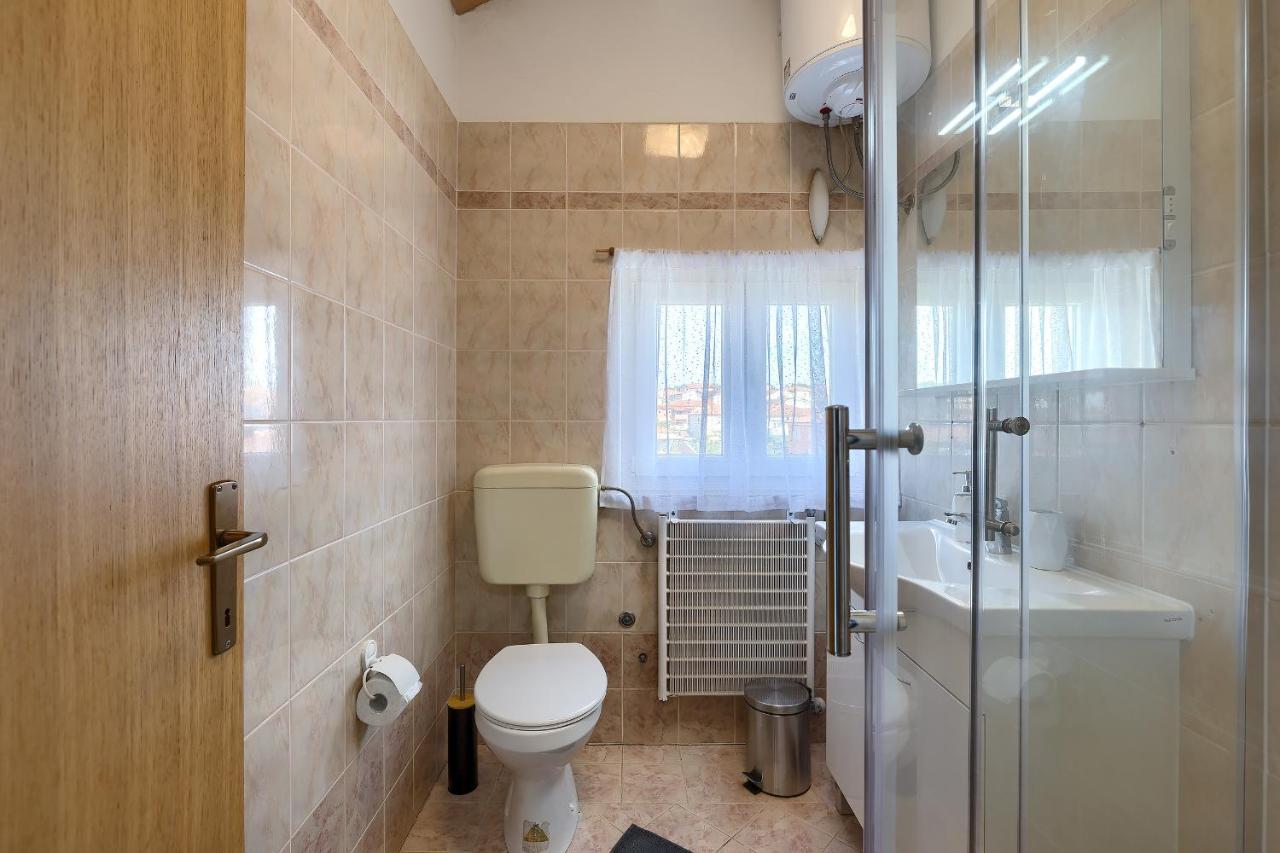 Apartments Ari And Bonnie - Cozy With Roof Terrace Pula Exterior photo