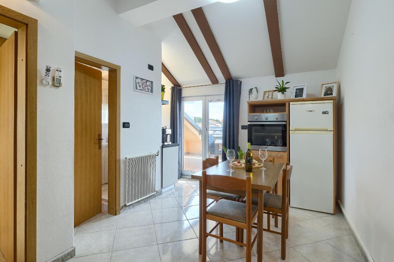 Apartments Ari And Bonnie - Cozy With Roof Terrace Pula Exterior photo