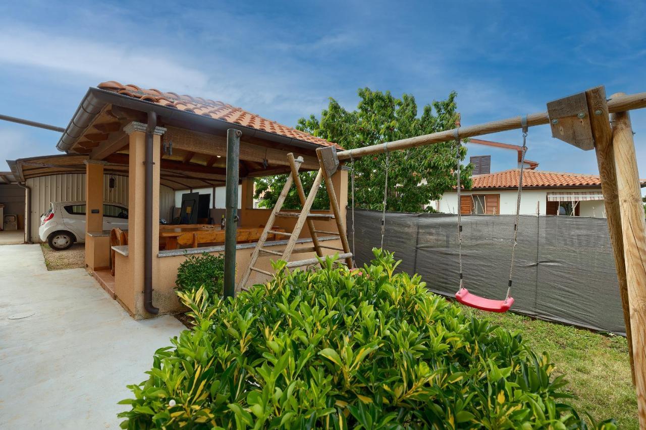 Apartments Ari And Bonnie - Cozy With Roof Terrace Pula Exterior photo