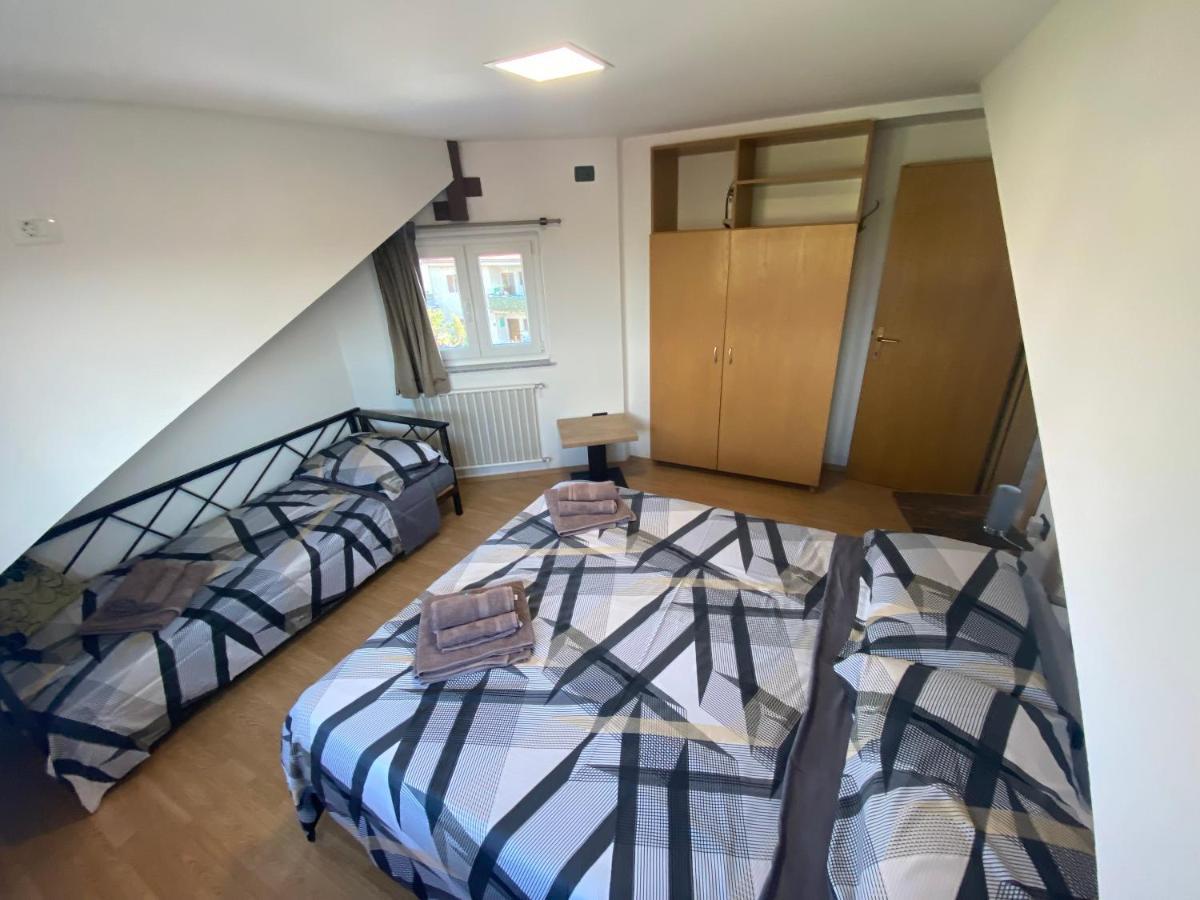 Apartments Ari And Bonnie - Cozy With Roof Terrace Pula Exterior photo